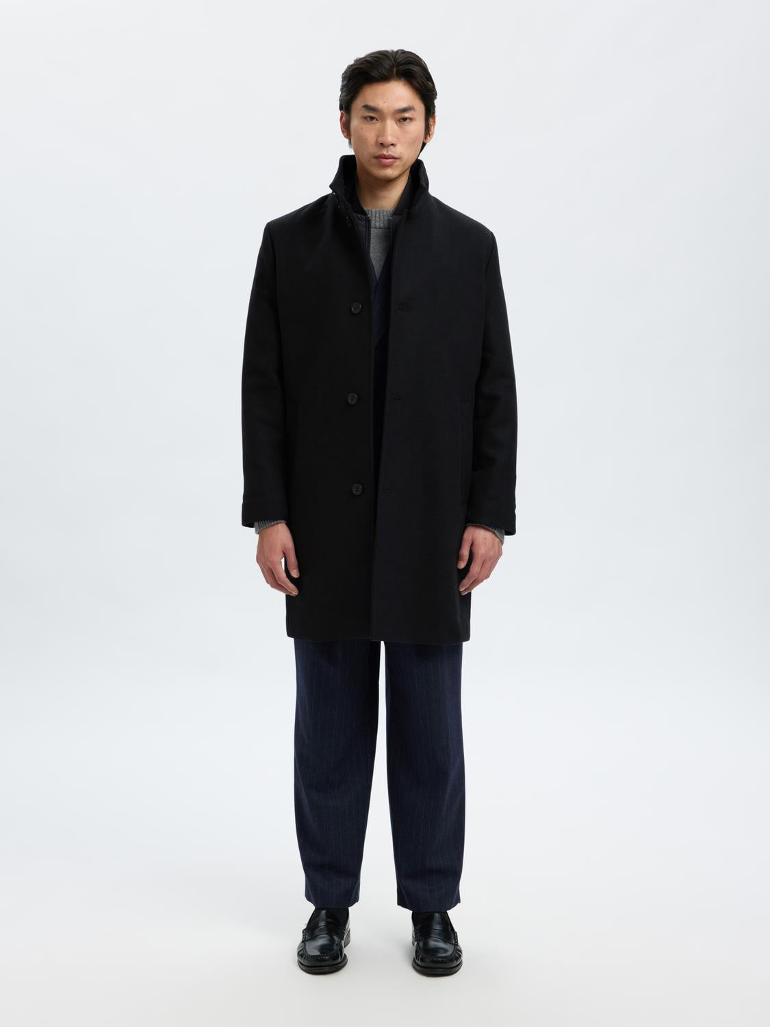 model_shot-front